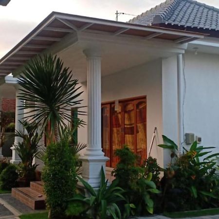 Srinadi Guest House Lovina Kültér fotó